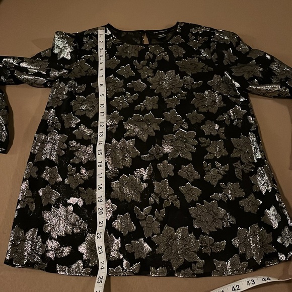 Club Monaco Metallic Pattern Silk Blend Semi Sheer Blouse In Floral Print - XXS - Picture 15 of 16